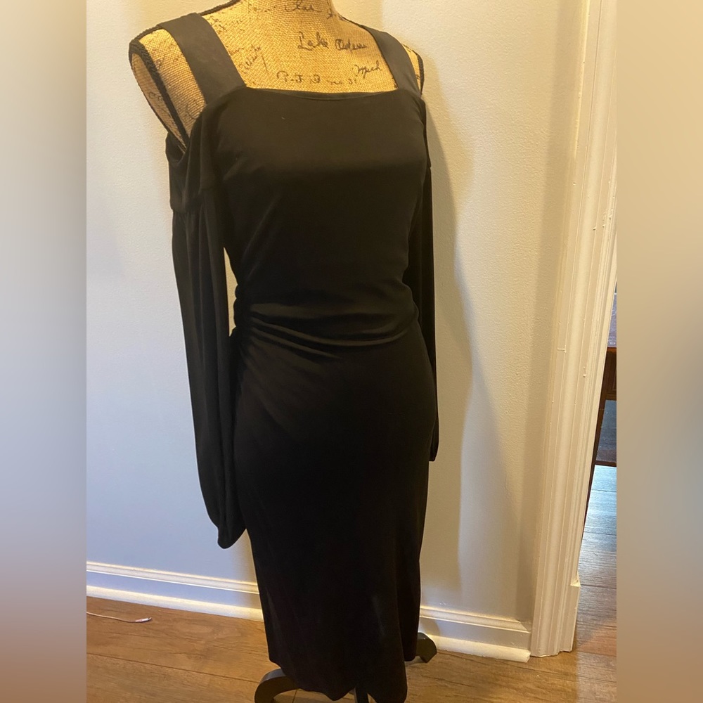 David Meister NWOT long sleeve cold shoulder dress in size small.